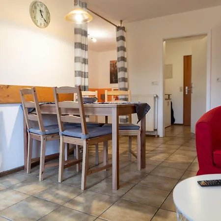 Appartement Mit Balkon Und Geschirrspuelmaschine *